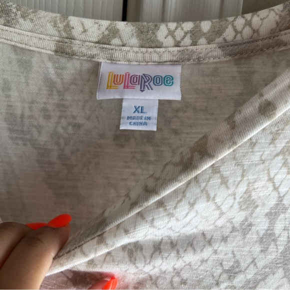 Lularoe Dahl Dolman top blouse size XL - Picture 3 of 6